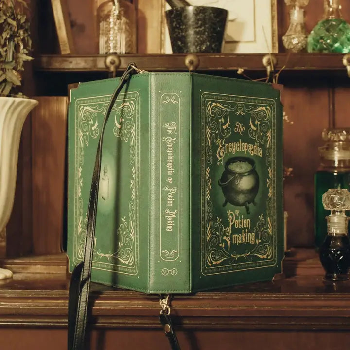 📚✨ "Wear Your Favorite Story – Vintage Book Cover Vegan Leather Crossbody Bag" ✨👜