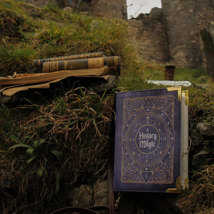 📚✨ "Wear Your Favorite Story – Vintage Book Cover Vegan Leather Crossbody Bag" ✨👜