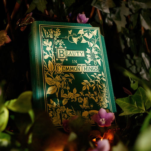 📚✨ "Wear Your Favorite Story – Vintage Book Cover Vegan Leather Crossbody Bag" ✨👜