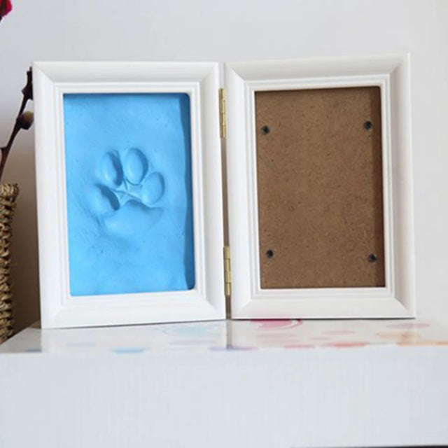 The pet photo frame is foldable, elegant and beautiful. It showcases unique photo frames and printed clay for your home