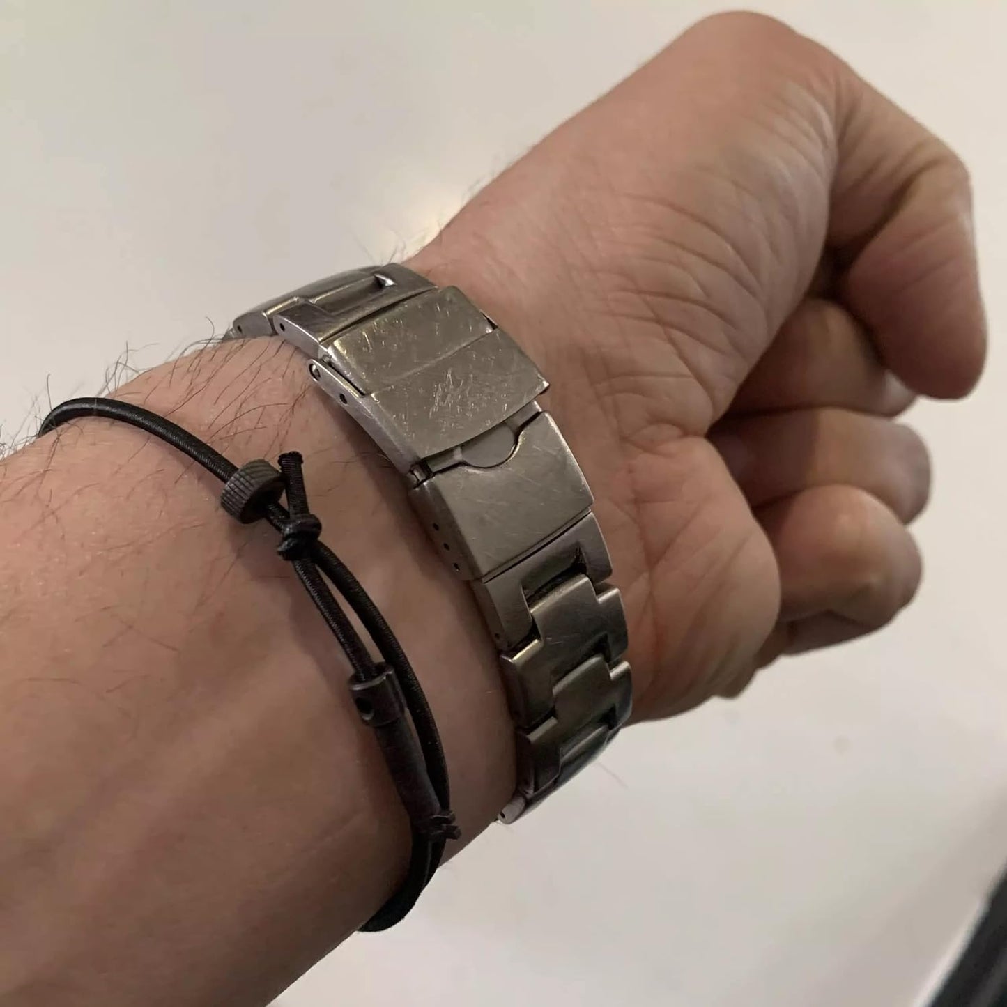 🛡️ Emergency Bracelet Window Breaker with Handcuff Key – Multi-Tool Survival Wrist Strap