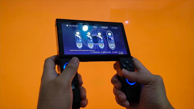 Dual-Screen Gaming Handheld - Transformable Android Console 🎮📱✨
