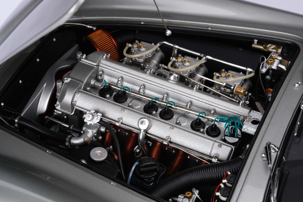 Aston Martin DB5 Vantage (1964) - 1:8 Scale Limited Edition Model 🏴‍☠️✨