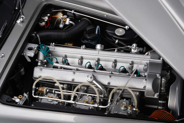 Aston Martin DB5 Vantage (1964) - 1:8 Scale Limited Edition Model 🏴‍☠️✨