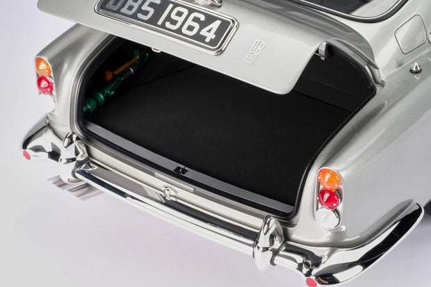 Aston Martin DB5 Vantage (1964) - 1:8 Scale Limited Edition Model 🏴‍☠️✨